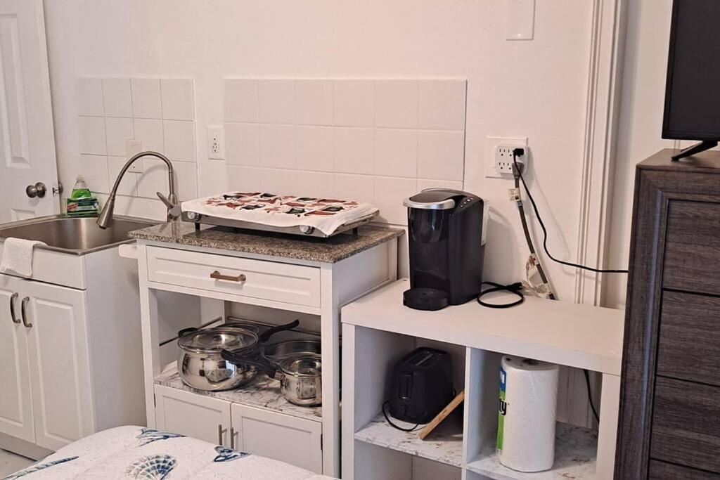Brand New Studio Apartment Веро Бич Экстерьер фото